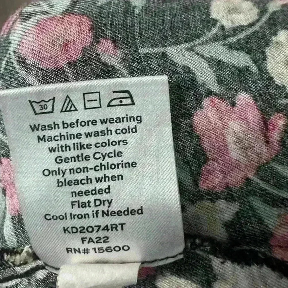 Draper James RSVP Floral Popover Crop Top 2X - Cottagecore, Rayon, Short Sleeve - Picture 5 of 5